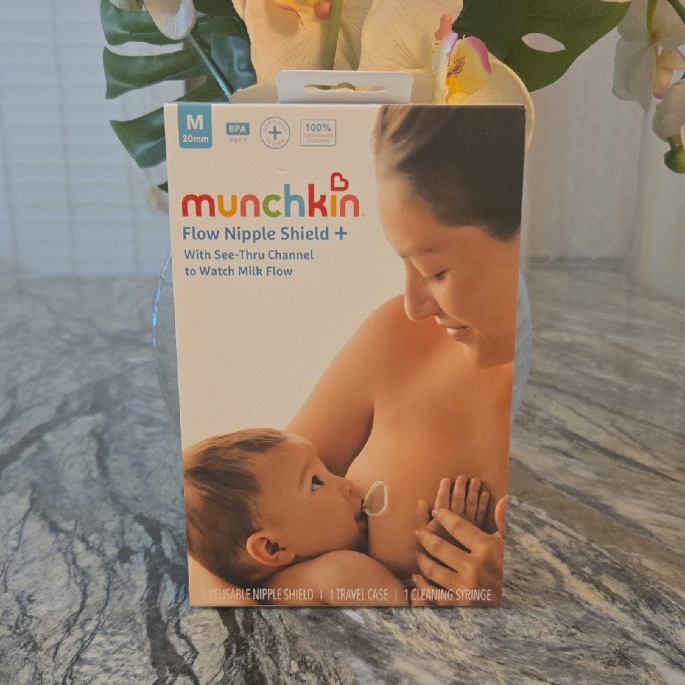 Munchkin Flow Nipple Shield Plus with Travel Case